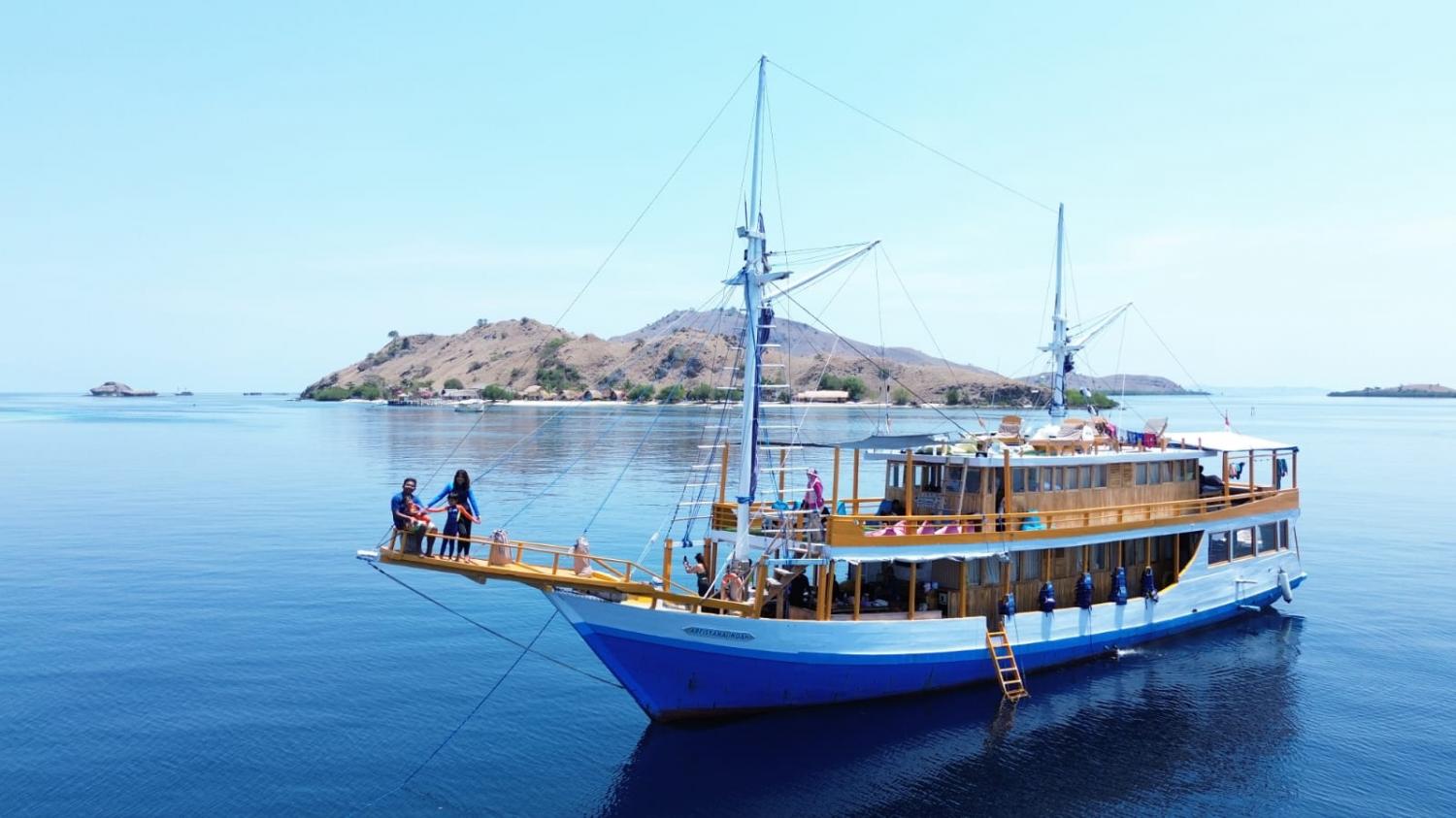 Sewa Kapal phinisi di Labuan Bajo 